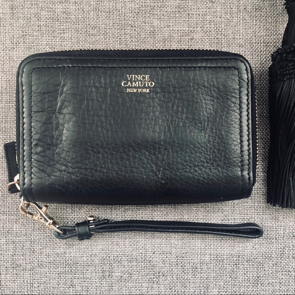 Vince Camuto Handbags - Vince Camuto Wristlet